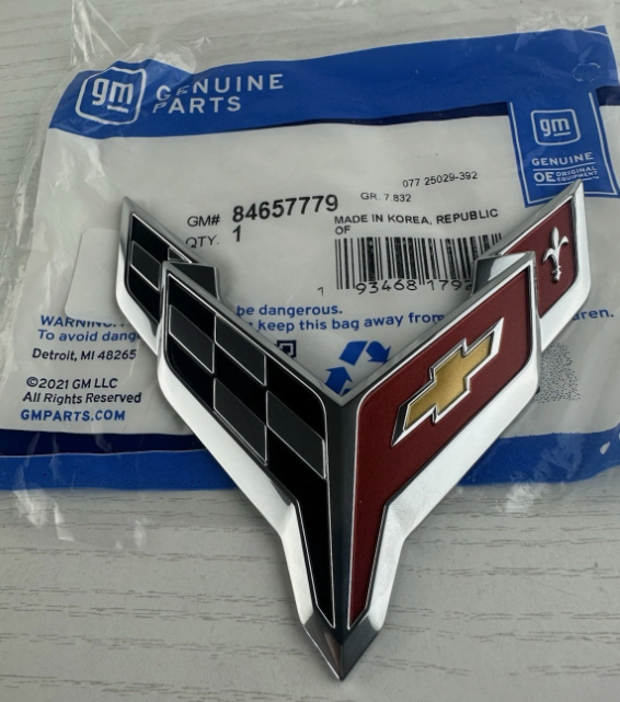 CHEVROLET CORVETTE 2020 - NOWY SREBRNY EMBLEMAT PRZÓD OE _ 84657779 _ 23342325 (2)